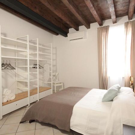 INTERNO 4 - central cozy new flat Desenzano del Garda Zewnętrze zdjęcie
